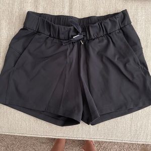 Size 6 stretch shorts